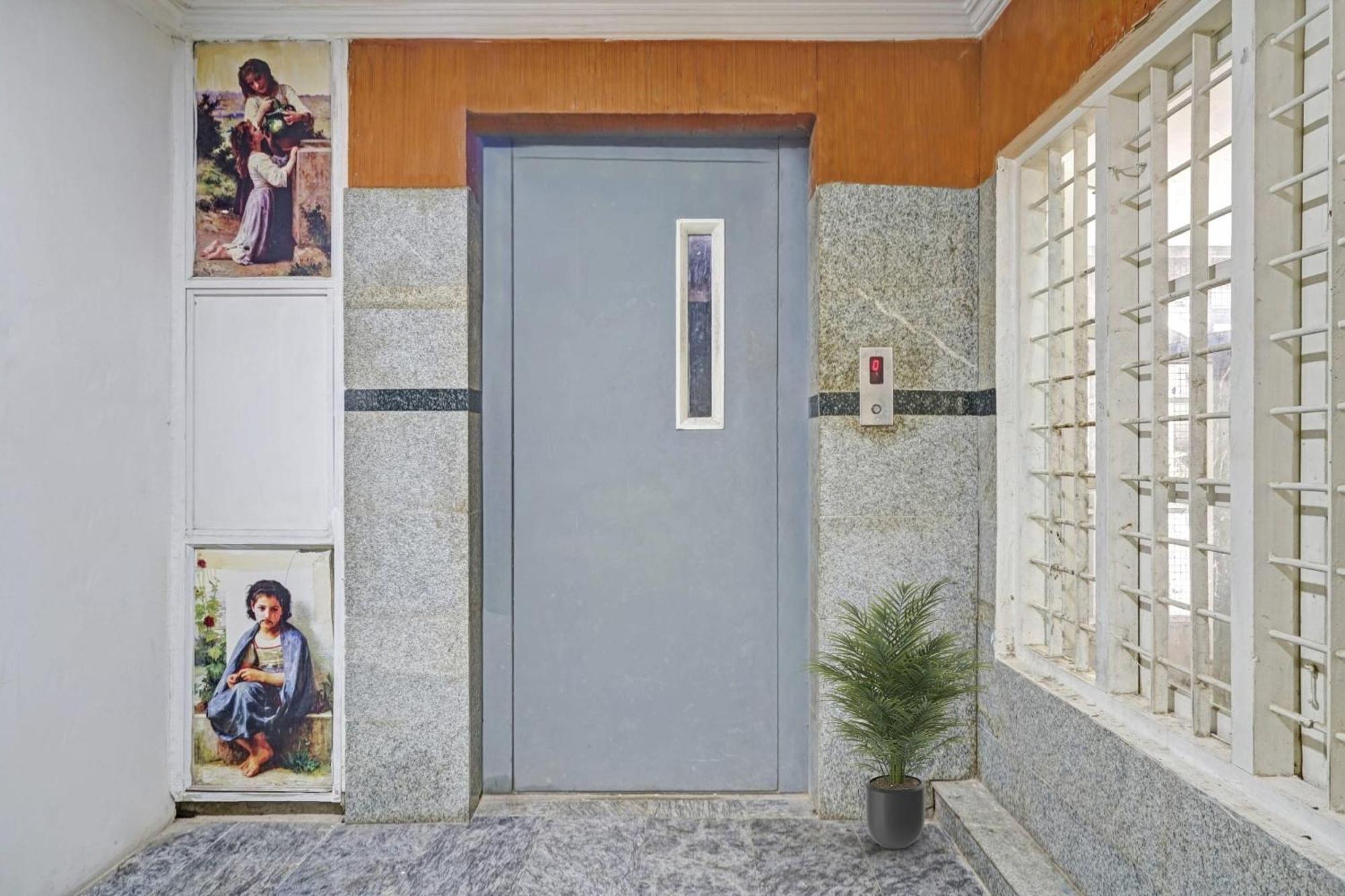 Capital O Rayan Plaza Hotel Kochi Exterior photo