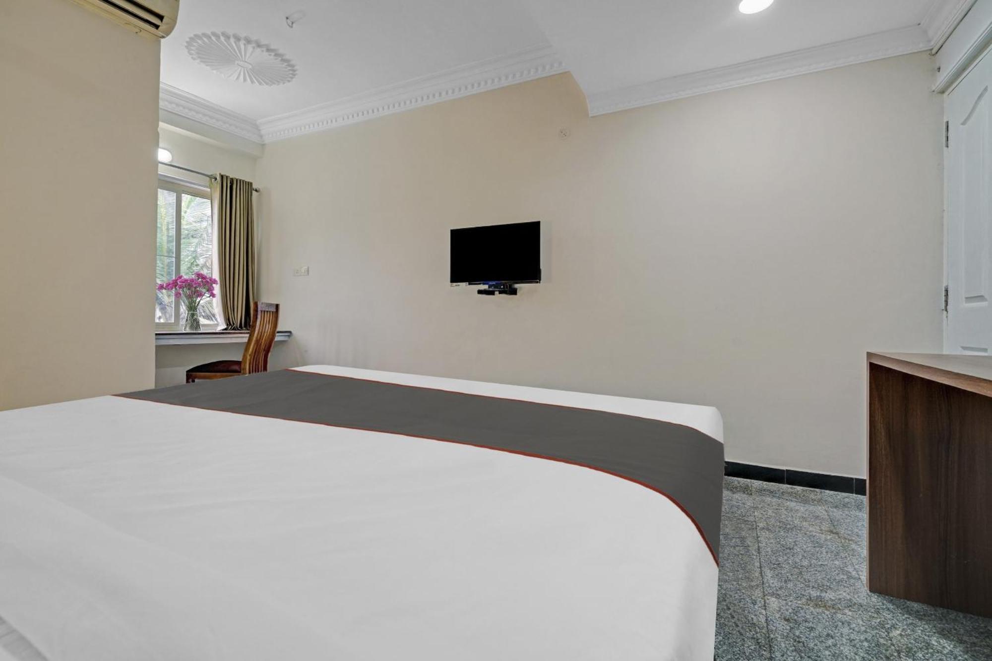 Capital O Rayan Plaza Hotel Kochi Exterior photo