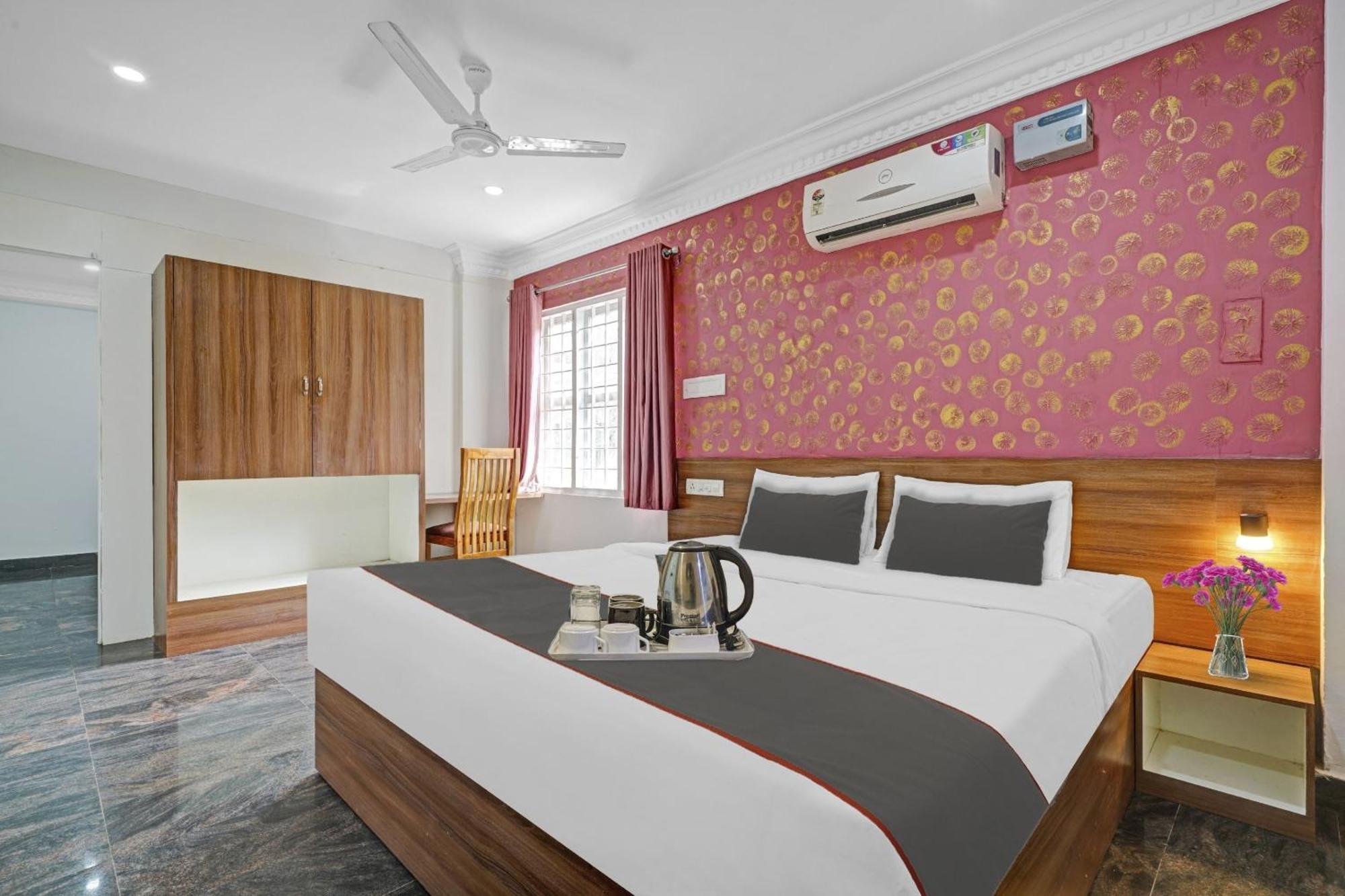 Capital O Rayan Plaza Hotel Kochi Exterior photo